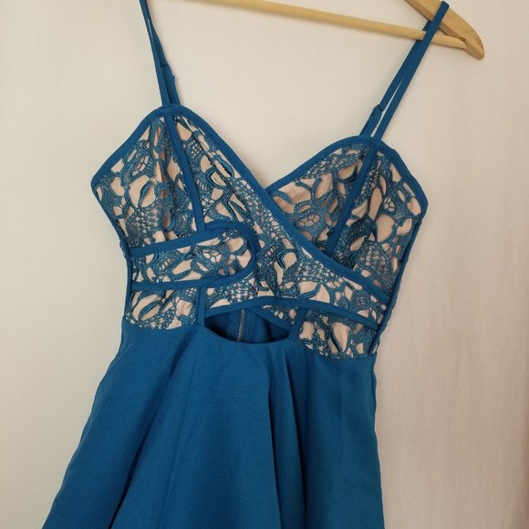 NWT Luxxel Teal lace flowy mini dress size Medium (103) - Picture 4 of 8